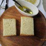 アル・ケッチァーノ - パンとオリーブオイル