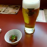 まるおか - プレミアムモルツの生ビールと突きだし