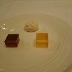 レストラン　シュバル ブラン - コーラのゼリー、トマトのゼリー、ココナツメレンゲ♪