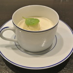 アキヒサ ハンダ - ほうじ茶のブランマンジェ