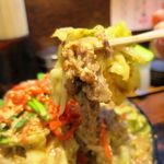 博多とんこつ 天神旗 - 骨粉まみれの野菜＆お肉旨し！