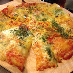 福岡キッチン - モッツァレラとアンチョビのピッツア