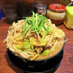 博多とんこつ 天神旗 - 博多ちゃんぽん
      ここまで盛られると「ちゃんこ鍋」やなｗ