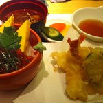 Gifu Hatsu Zushi - ランチ　いくら丼と天ぷら盛り1150円