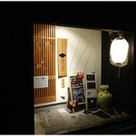 Daikanyama Sumibiyakiniku Sarugaku - 外観。代官山の住宅街にひっそりと。