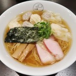 八雲 - 「特製ワンタン麺(ミックス)」(1000円)です