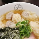 八雲 - 特製にしてワンタンは肉とエビが3個づつ乗ります
