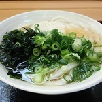 たも屋 - かけうどん１玉230円 鯛ちくわ天100円