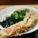 たも屋 - かけうどん１玉230円 鯛ちくわ天100円