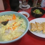 珉来 若宮店 - 五目そばにラー油と胡椒は個人的に。