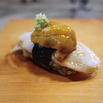 弘寿司 - 鮑雲丹乗せ