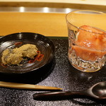 おかもと - 黒豆いり蕨もち　いちごソースのヨーグルトシャーベット