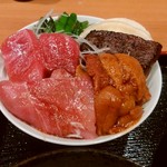 Ajitokoro Musashino - 季節のご飯300円！
                        アワビ炊き込みご飯
                        生雲丹、本マグロ、前沢牛飴焼き、アスパラバター、大根のお漬物