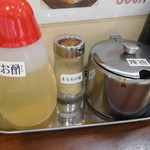 元祖もっチャーハン まるも - テーブル上