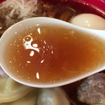 Japanese Soba Noodles 蔦 - 琥珀色に輝くスープ