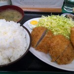 新華楼 - ダブルカツ定食(ヒレ２個)