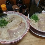 大幸  - 大ラーメン 850円とノーマルサイズ