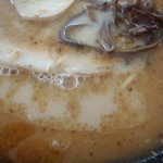 Mutsugorou Ramen - スープの表情