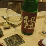 寿司割烹 魚紋 - 酒。
      