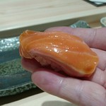 寿司割烹 魚紋 - 鱒の助。リフト(^-^)/
      
