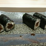 寿司割烹 魚紋 - 干瓢巻き海苔二種類。