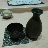 寿司割烹 魚紋 - ぬる燗。
                    