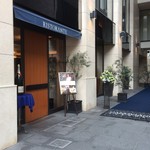 リストランテ カノビアーノ 福岡 - 玄関ドア重！