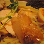 麺 ヒキュウ - メンマはブロックカットで、存在感有った。