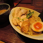 食べ易く優等生な整った味だが、問答無用のウマさが、 　そのオーソドックスさを非凡なる世界に押し上げていた。