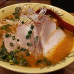 北海道らーめん 坊や - 辛味噌チャーシュー麺。