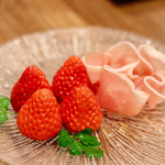 Magokura - 生ハムいちご