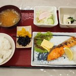 まんぷく亭　 - 焼き魚（鮭）定食（500円）