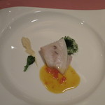 ゴッサム - 魚料理：マナガツオ　サフランソース、根セロリのピューレ、青海苔リゾット