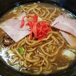 麺家 八の坊 - スープがソース色に染まっていく