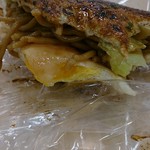 Pan Koujou - 広島焼き風ﾊﾟﾝ259円　断面