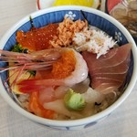 めっちゃ豪華な「五目丼 (500円)」、これでワンコインなんてステキすぎ！