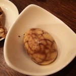 麺線屋formosa - クモの巣状の模様は、恐竜の卵!?