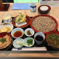 稚加榮 本店 - 稚加榮 本店(福岡県福岡市中央区大名)特製そば定食 1500円(税込み)