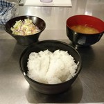 極味や - セットのご飯＆サラダ＆味噌汁（おかわり自由）