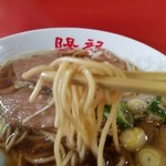 陽龍 - 麺は中太ストレート
