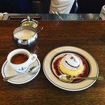 コーヒーハウス ニシヤ - エスプレッソ（250円）とプレミアムプリン（550円）