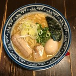 夜鳴き軒 - 鶏白湯ラーメン。大盛。半熟味付玉子。