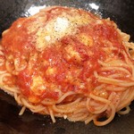 パスタ人 - トマトとニンニクのスパゲッティ