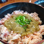 鳥取砂丘にいちばん近いドライブインレストラン砂丘会館 - 蟹丼の上に蟹味噌をかけて頂きます