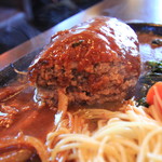 キッチンMO-MO- - ハンバーグの断面