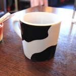 キッチンMO-MO- - カップは牛の模様です