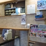 Cafe Dining es - カウンターの奥にキッチンが