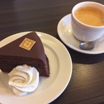 サンニコラ - チョコレートケーキとコーヒー