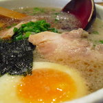 らーめん 大野 - 【2010.12.　再訪】　元祖醤油ラーメン　表面状況