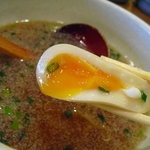 らーめん 大野 - 【2010.12.　再訪】　元祖醤油ラーメン　卵の味付けは薄めかな
